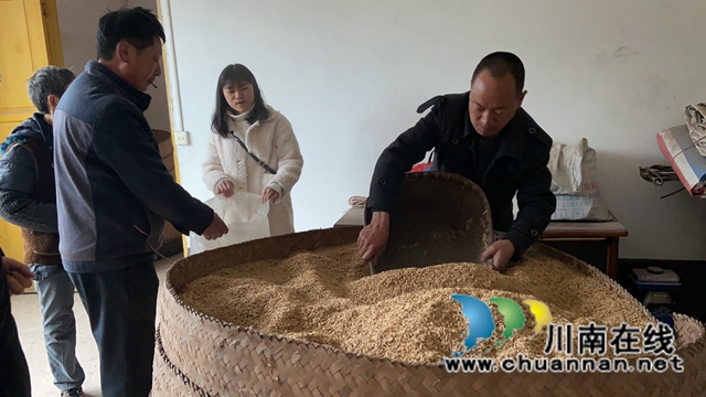 执行“谷”事！古蔺县法院为九旬老人执行到位拖欠十年的赡养粮(图2)