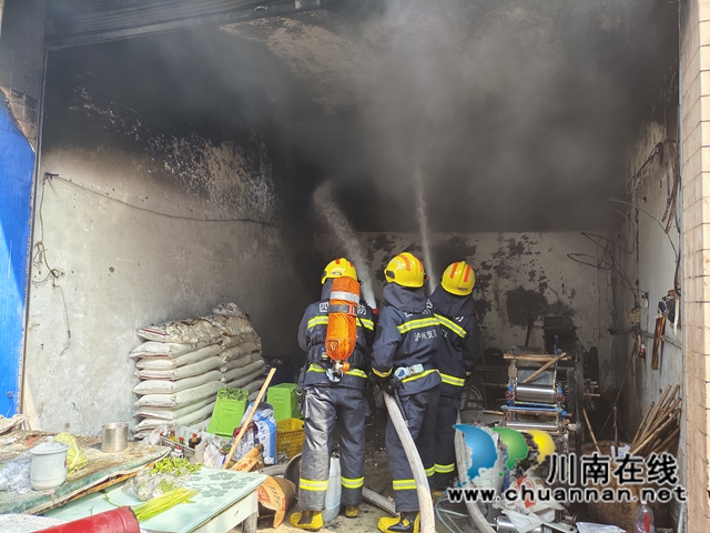 龙马潭区一菜市场起火  消防成功扑救(图3)