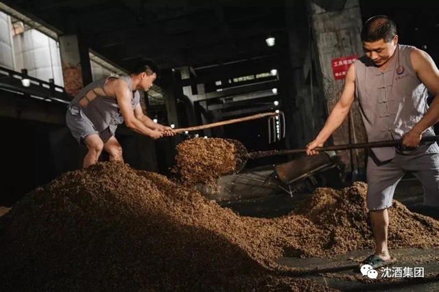 全市只有十家!沈酒酱香•原浆获评“2020年度泸州市消费者喜爱商品”(图3) 全市只有十家!沈酒酱香•原浆获评“2020年度泸州市消费者喜爱商品”(图3)