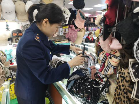 LV、CHANEL、HERMES…泸州12个卖涉外名牌“A货”商家被查！(图3)