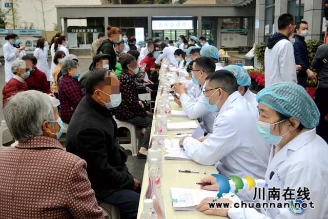 免费义诊进乡村,贴心服务暖人心!九三学社龙马潭区支社组织开展义诊活动(图2) 免费义诊进乡村,贴心服务暖人心!九三学社龙马潭区支社组织开展义诊活动(图2)
