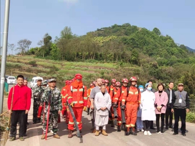 江阳区方山云峰寺开展森林防灭火实战演练(图4) 江阳区方山云峰寺开展森林防灭火实战演练(图4)