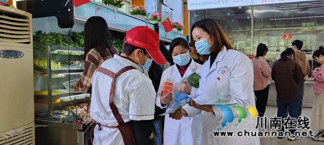 终结结核流行,自由健康呼吸!河南信阳师范学院学雷锋医疗志愿服务活动圆满结束(图3) 终结结核流行,自由健康呼吸!河南信阳师范学院学雷锋医疗志愿服务活动圆满结束(图3)