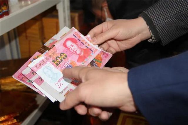 叙永：蛋糕店操作间有140张“百元大钞”，立案调查！(图2)