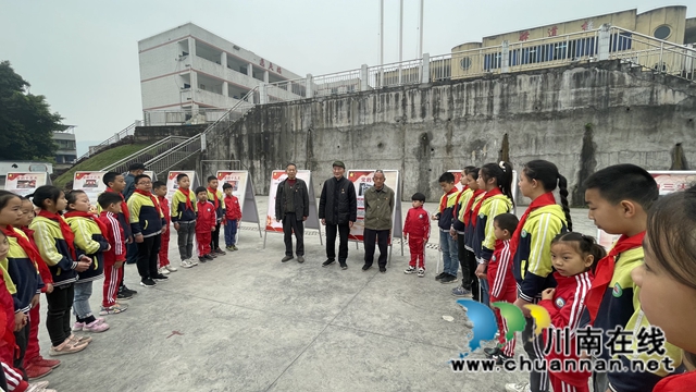 给“红领巾”讲党史 纳溪天仙镇八旬老党员发挥余热(图1)