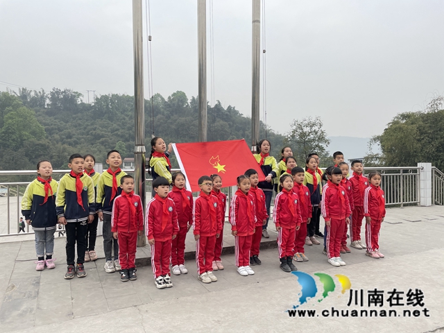 给“红领巾”讲党史 纳溪天仙镇八旬老党员发挥余热(图3)