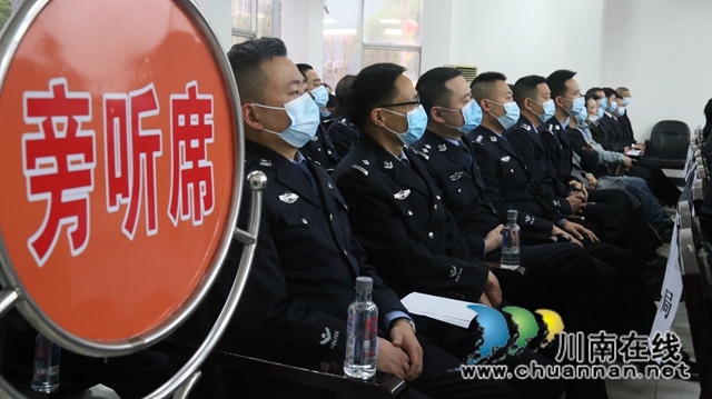 纳溪区法院公开开庭审理王洪涉嫌犯受贿罪一案(图2)