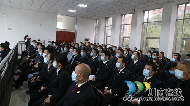 纳溪区法院公开开庭审理王洪涉嫌犯受贿罪一案(图3)