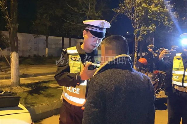 血的教训！内江交警通报近期两起摩托致人死亡交通事故