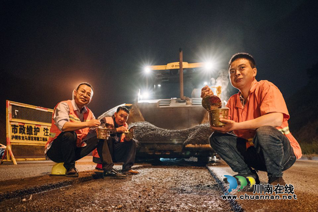 道路“救援”，城管在前！龙马潭区错峰作业保障酒博会道路畅通(图3)