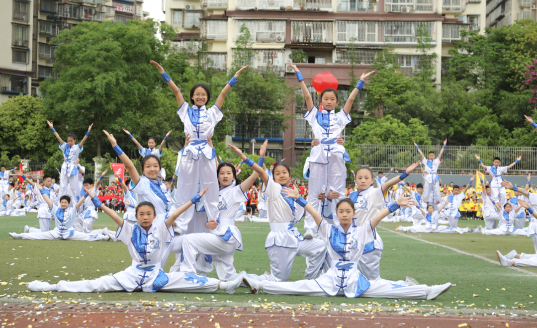 泸州十八中操场被这三种颜色占领！(图21)