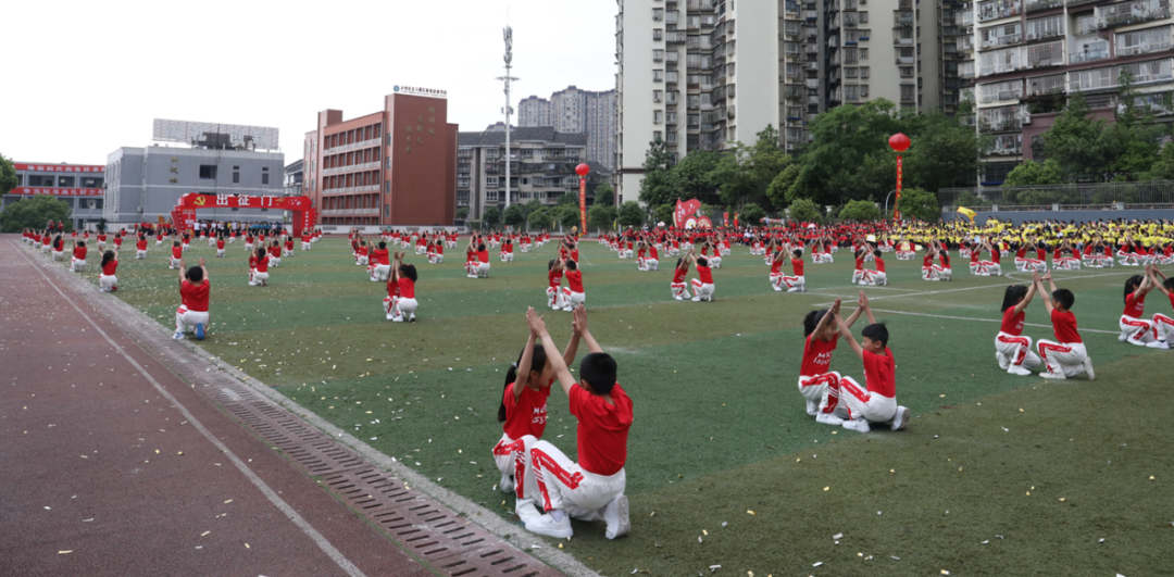 泸州十八中操场被这三种颜色占领！(图25)
