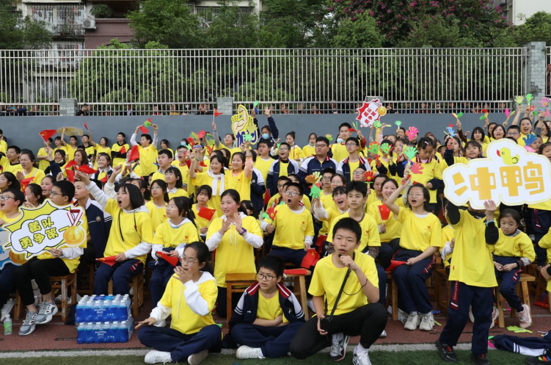 泸州十八中操场被这三种颜色占领！(图24)