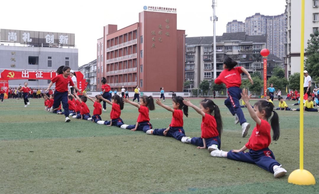 泸州十八中操场被这三种颜色占领！(图29)