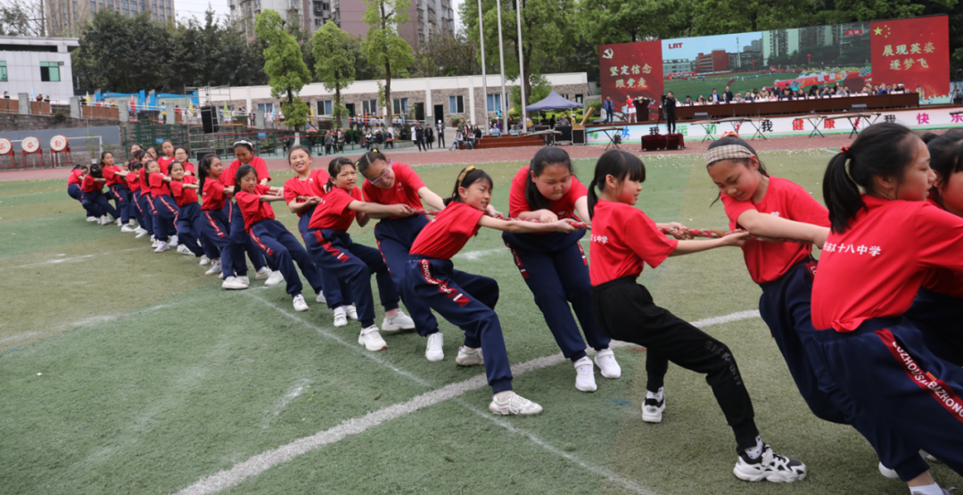 泸州十八中操场被这三种颜色占领！(图32)