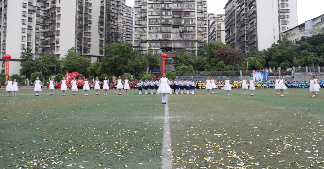 泸州十八中操场被这三种颜色占领！(图37)