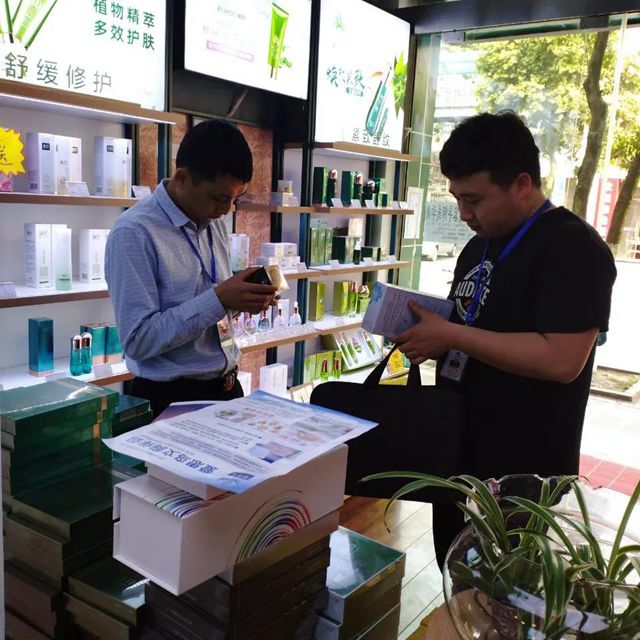 泸县:美容店里藏猫腻,市场监管火眼金睛揪“李鬼”(图2) 泸县:美容店里藏猫腻,市场监管火眼金睛揪“李鬼”(图2)