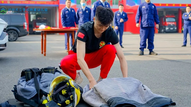 队站开放丨泸州消防迎来了这批“特殊朋友”(图3)