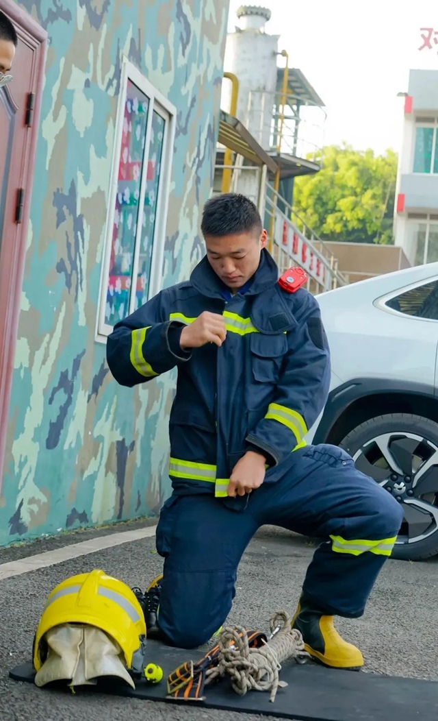 队站开放丨泸州消防迎来了这批“特殊朋友”(图4)