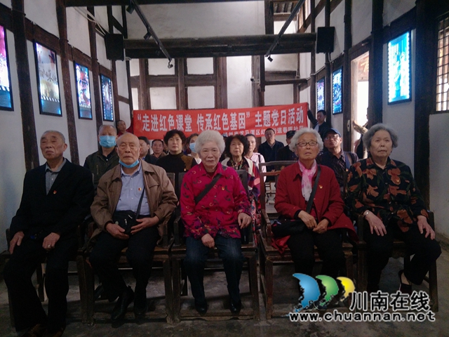 龙马潭区红星街道春晖社区党委开展“走进红色课堂、传承红色基因”主题党日活动(图3) 龙马潭区红星街道春晖社区党委开展“走进红色课堂、传承红色基因”主题党日活动(图3)