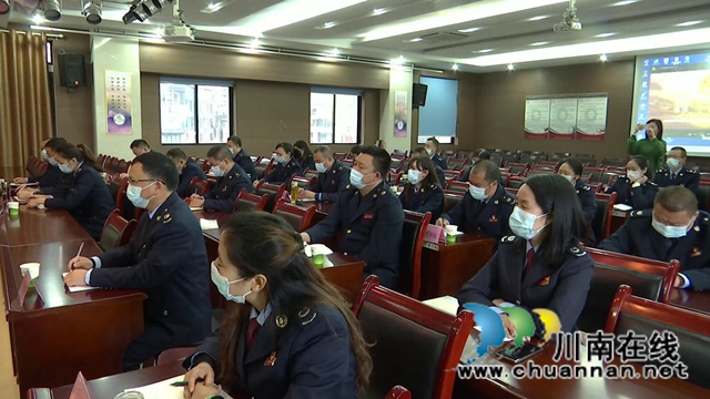 合江县启动第30个税收宣传月活动(图2) 合江县启动第30个税收宣传月活动(图2)