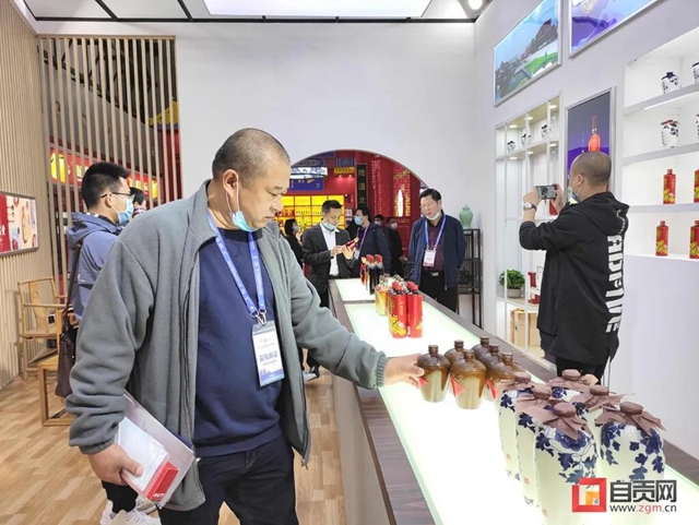 第十六届中国国际酒业博览会在泸州开幕 自贡组织十余家企业参会(图2) 第十六届中国国际酒业博览会在泸州开幕 自贡组织十余家企业参会(图2)