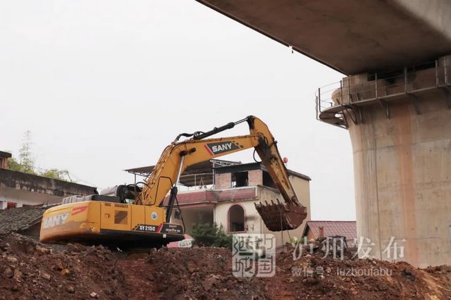 先期工程启动！看，隆黄铁路隆叙段浇下首根桩(图3)