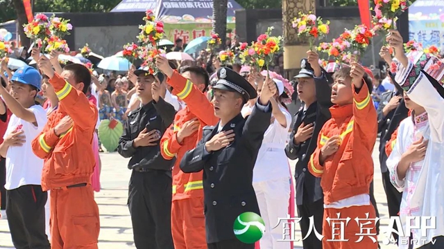 一睹为快！宜宾万人“踩花山” 场面超震撼(图5)