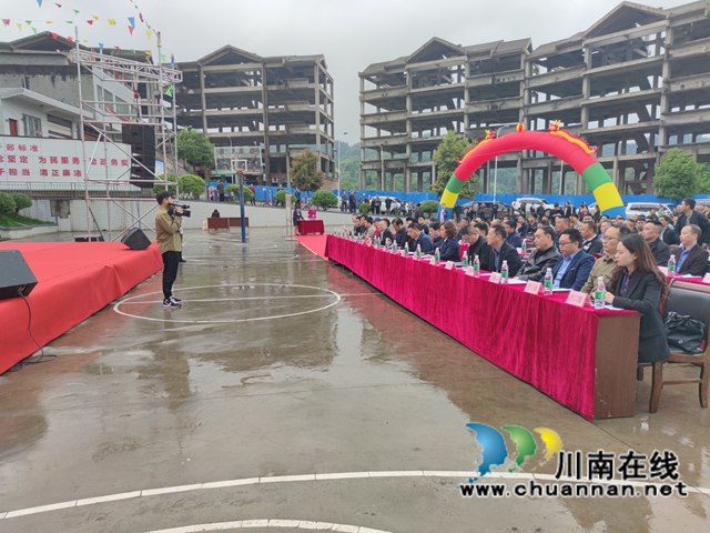 乡贤齐聚,共话桑梓!古蔺县皇华镇乡村振兴乡贤联谊会成立(图8) 乡贤齐聚,共话桑梓!古蔺县皇华镇乡村振兴乡贤联谊会成立(图8)