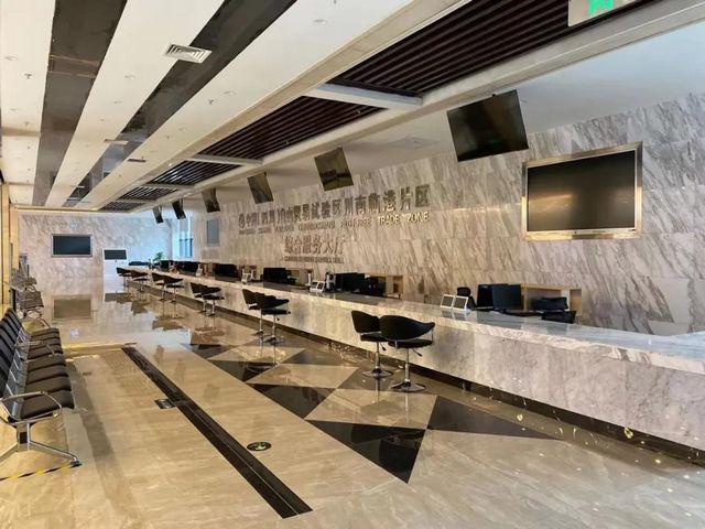 自贸区川南临港片区综合服务大厅办公地址搬迁公告(图1)