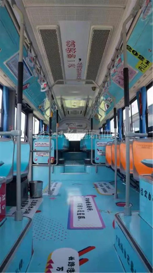 熊猫号、汉服号、美食号…内江惊现8辆奇特的公交车！(图3)