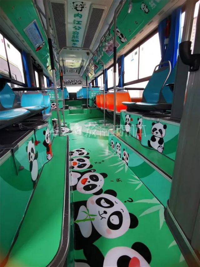 熊猫号、汉服号、美食号…内江惊现8辆奇特的公交车！(图4)