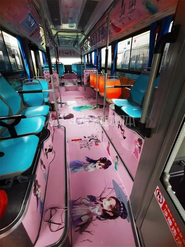 熊猫号、汉服号、美食号…内江惊现8辆奇特的公交车！(图5)