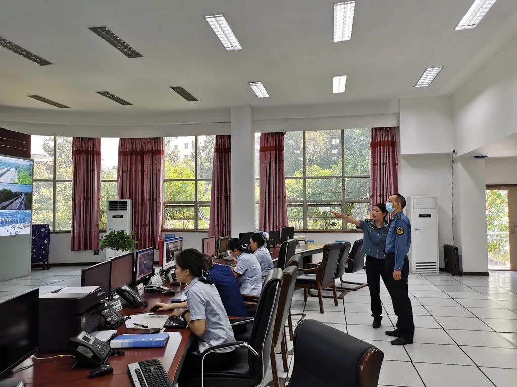 400万！全省高速路网单日车流量创新高，未现长时间长距离大面积拥堵(图2)