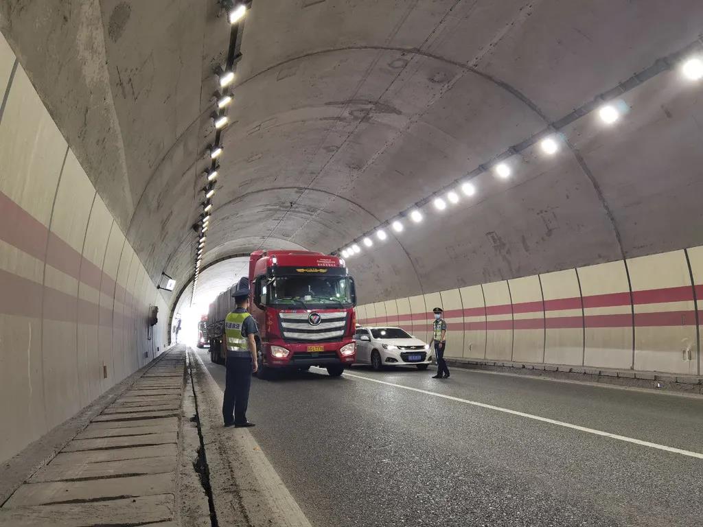 400万！全省高速路网单日车流量创新高，未现长时间长距离大面积拥堵(图3)