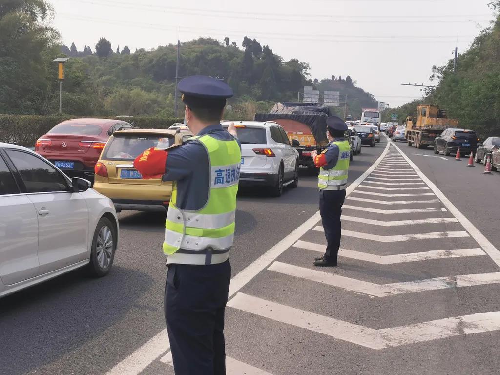 400万！全省高速路网单日车流量创新高，未现长时间长距离大面积拥堵(图4)