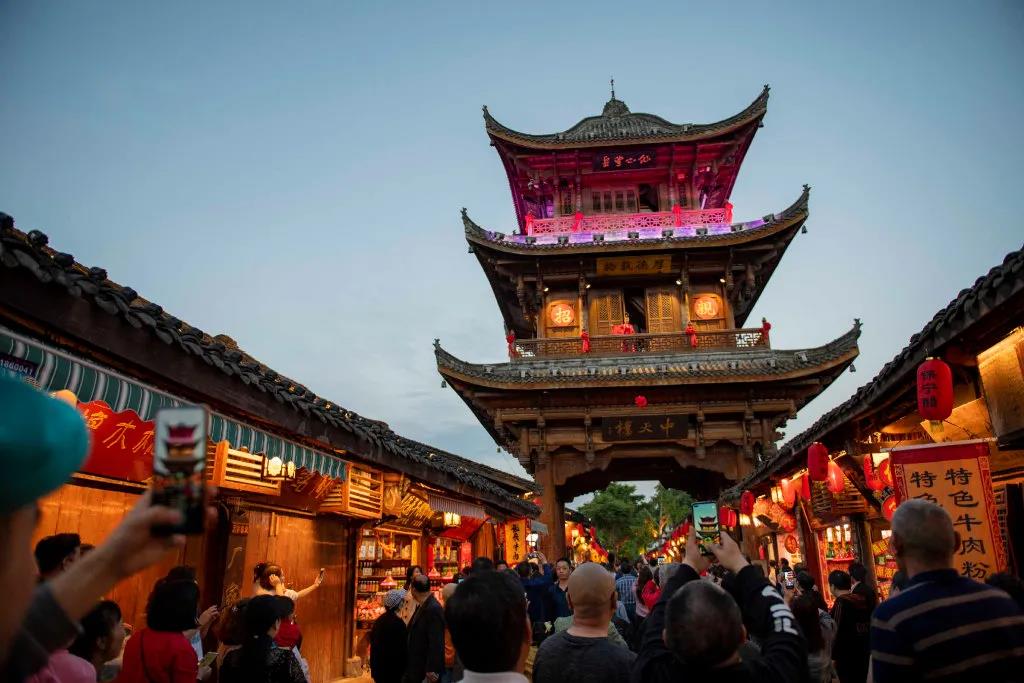 假日第3天，四川5A景区最“吸金”、最有人气的竟然是它！(图2)