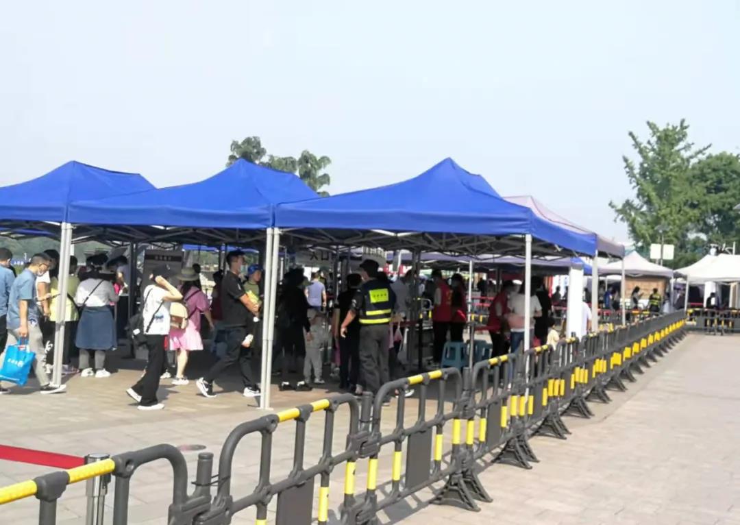 “五一”前两日14.22万余人次游自贡(图2)