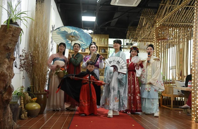 酒城女创联盟携手青年画社：传承传统文化，展示古韵空间(图8)