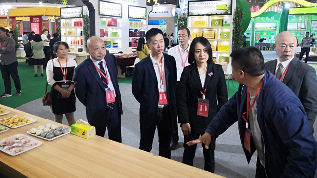 泸州茶企组团参展第十届中国（四川）国际茶博会(图2)