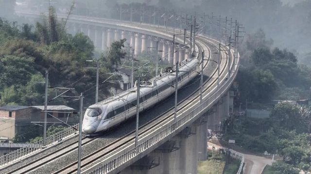 和谐号第一次开进泸州！(图2)