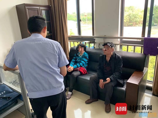 自贡一七旬婆婆半月打赏主播万元！还与老伴闹离婚！(图1)