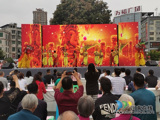 泸县百团演艺启动“永远跟党走”颂党恩文艺演出活动(图2)