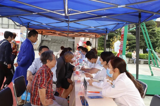 西南医大中医院双喜临门！(图8)