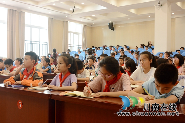 弘扬传统文化，楹联泰斗余德泉教授走进叙永县城西实验学校讲诗词(图2)