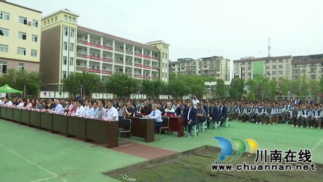 “捐资逐梦、福泽桃李”,爱心汇聚合江县白鹿中学(图4) “捐资逐梦、福泽桃李”,爱心汇聚合江县白鹿中学(图4)