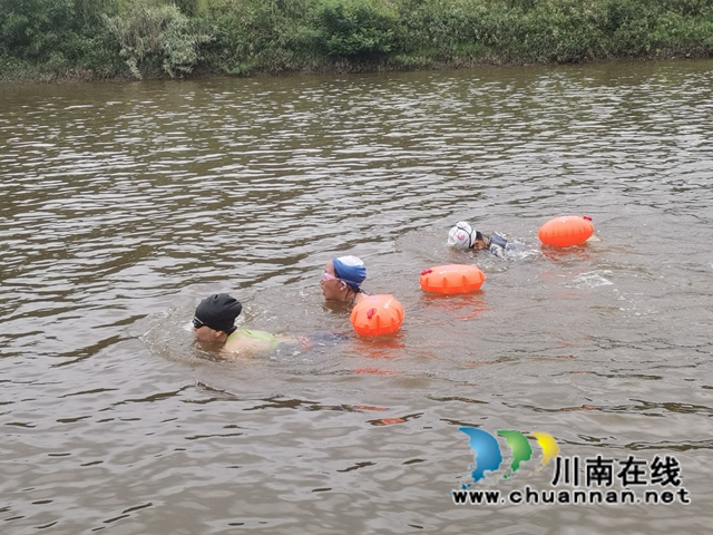 泸县、荣昌两地举行"践行全民健身.喜迎建党一百周年"游泳比赛(图3)