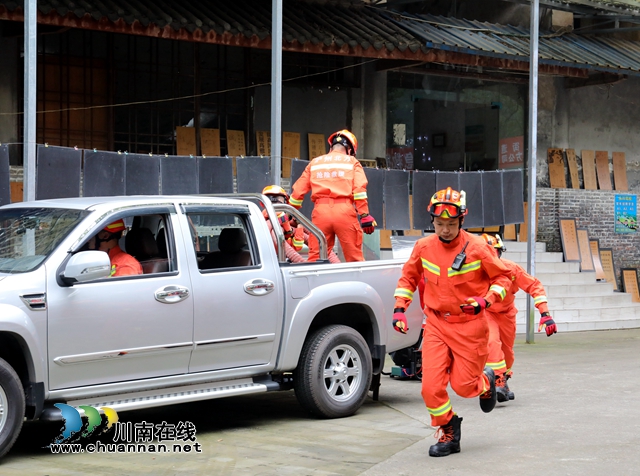 未雨绸缪，以练备战！龙马潭区罗汉街道举行防洪防汛应急救援演练(图6)