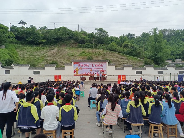 纳溪区天仙镇中心小学开展法治护航未你而来普法宣讲活动