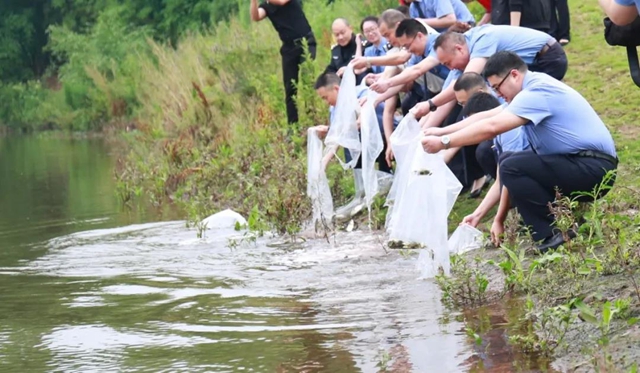 川渝协作成立濑溪河司法保护增殖放流示范点(图4) 川渝协作成立濑溪河司法保护增殖放流示范点(图4)